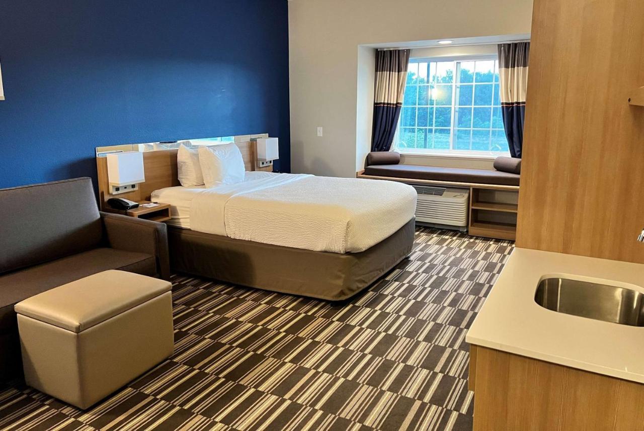 Microtel Inn & Suites By Wyndham Fountain Fort Carson Exterior foto
