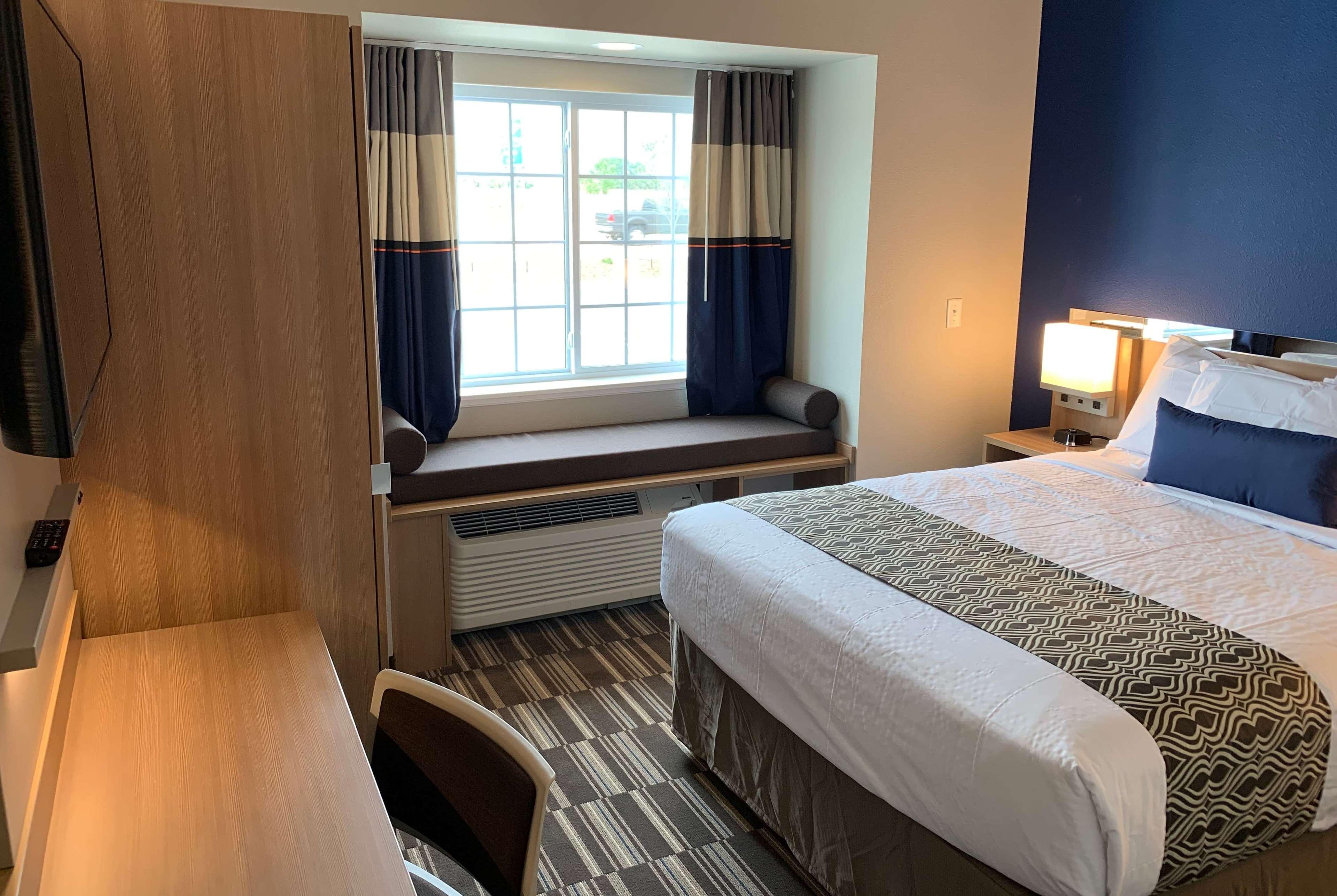 Microtel Inn & Suites By Wyndham Fountain Fort Carson Exterior foto