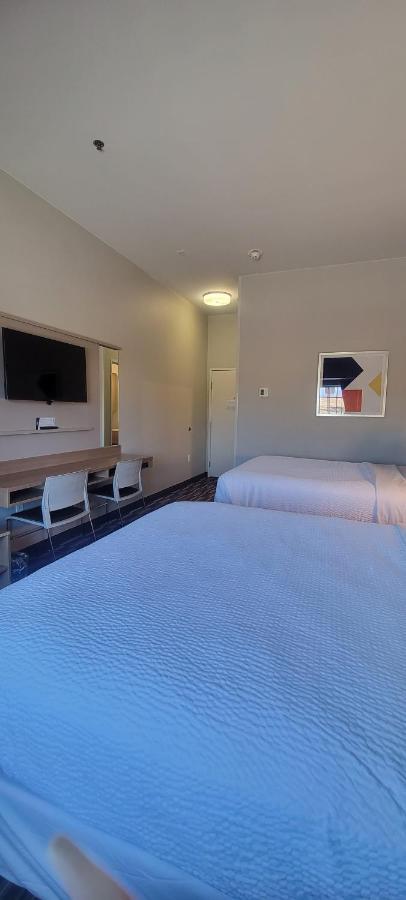 Microtel Inn & Suites By Wyndham Fountain Fort Carson Exterior foto