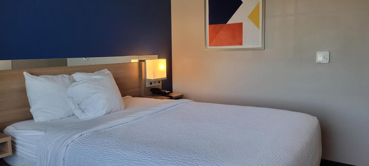 Microtel Inn & Suites By Wyndham Fountain Fort Carson Exterior foto