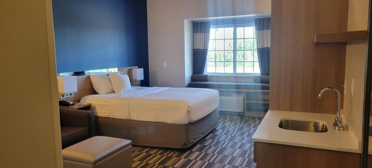 Microtel Inn & Suites By Wyndham Fountain Fort Carson Exterior foto