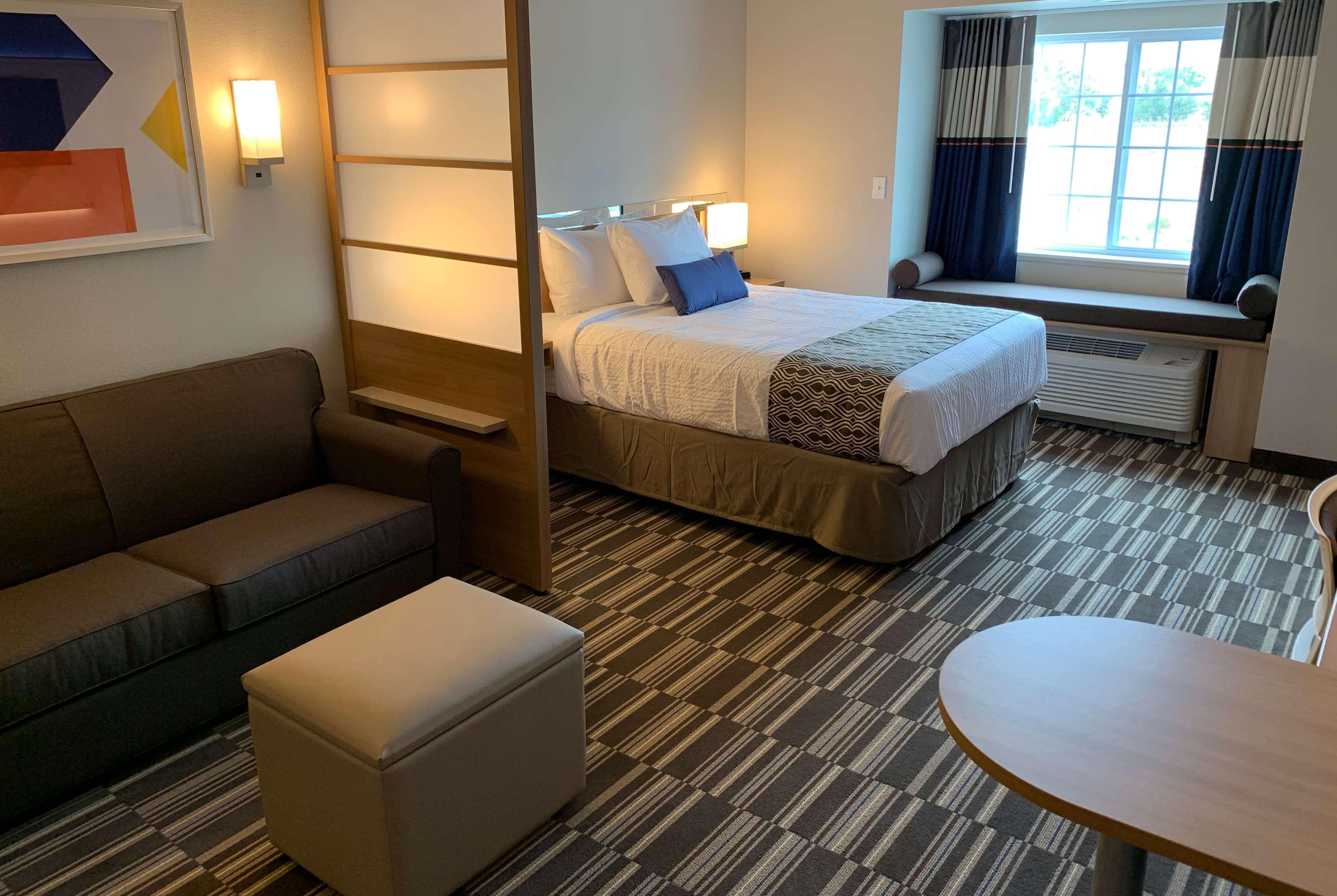 Microtel Inn & Suites By Wyndham Fountain Fort Carson Exterior foto